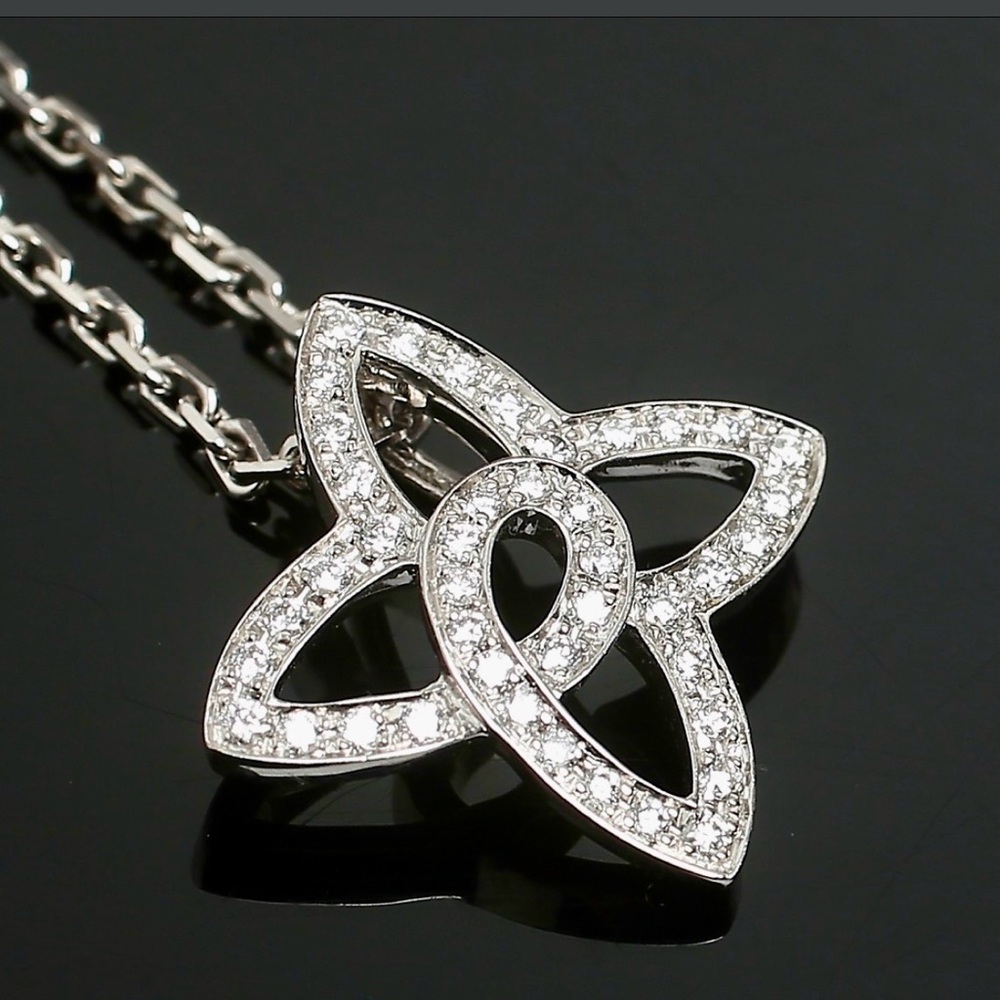 LOUIS VUITTON 18K white gold necklace with natural diamonds pendant